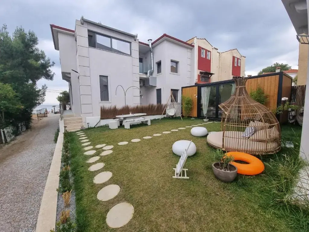ikies suites luxury apartments by the sea 3