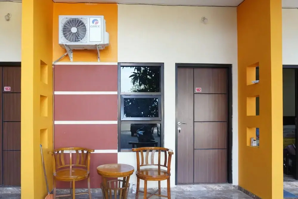 RedDoorz near Stasiun Kroya