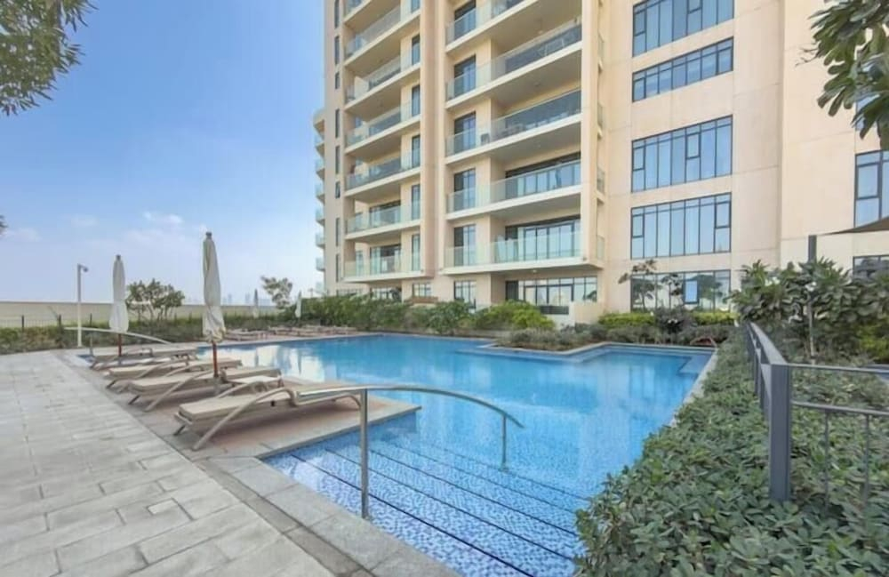 Vogue | Vida Hills | Golf Club view | near Marina