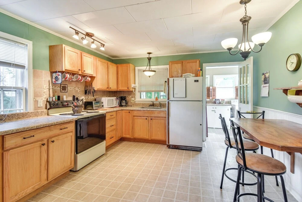 Near Dining: Columbus Cottage w/ Furnished Deck!