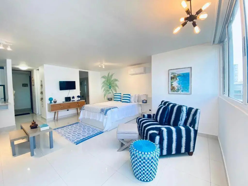 KASA Las Palmas studio apt for 2 OCEAN VIEW BEACHFRONT CONDO POOL