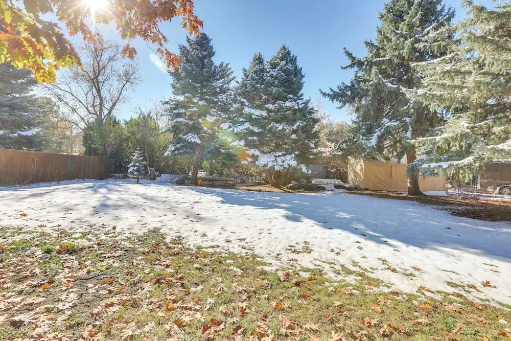 7 Mi to Downtown Denver: Lakewood Gem w/ Deck!