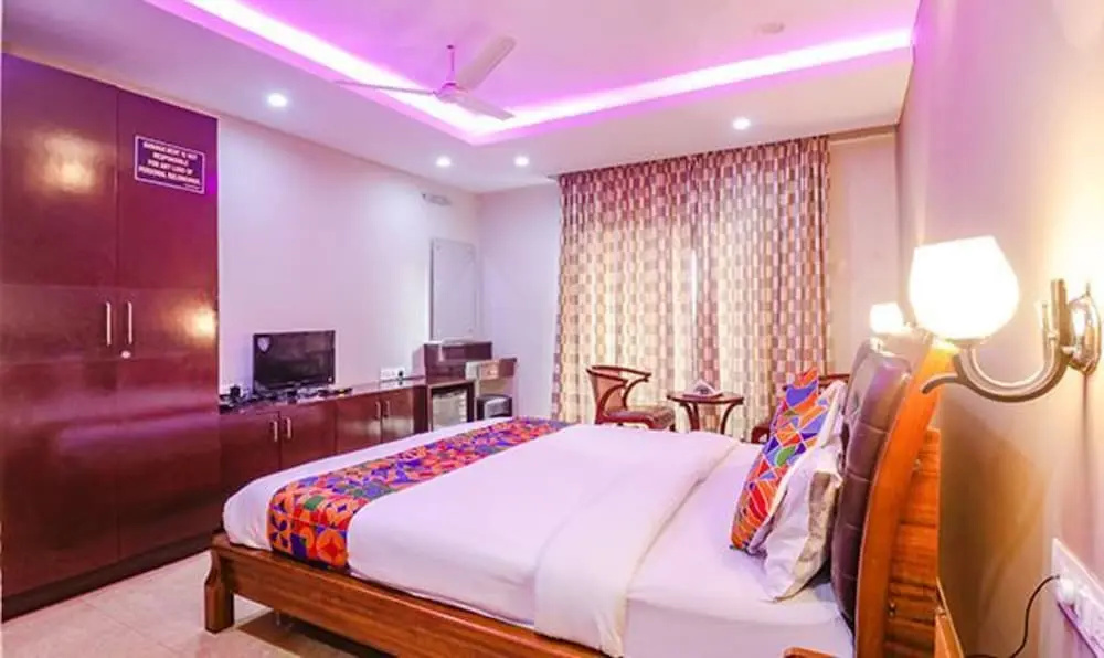 FabHotel Turning Point - Nr Ulsoor Lake