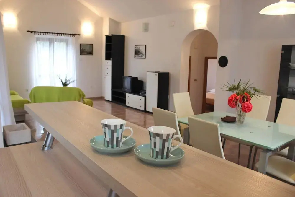 Apartments Pezzi / Two Bedrooms A1 Gajo