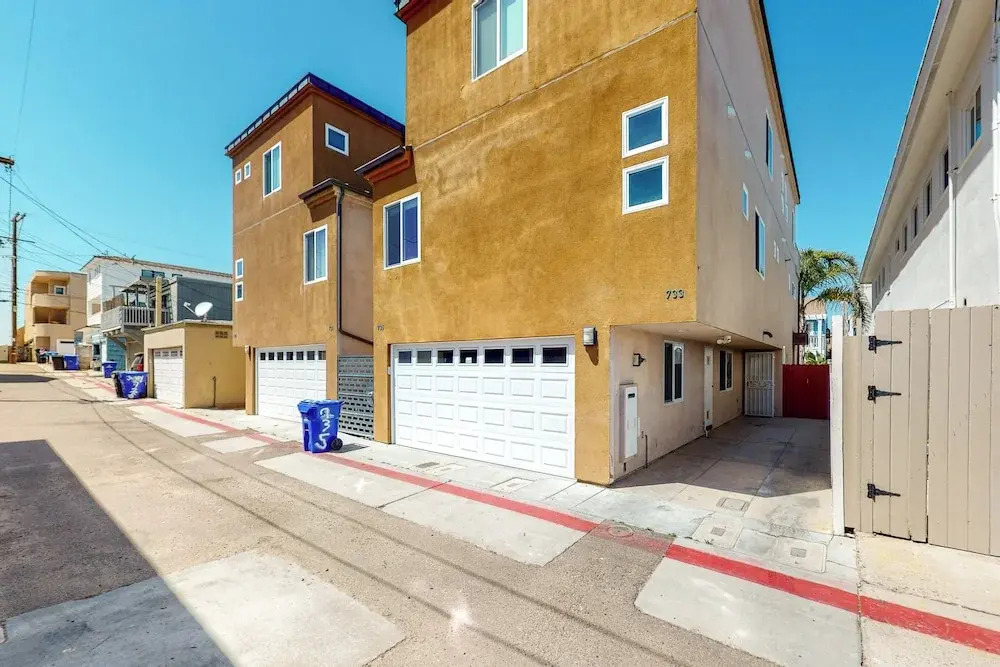 Walk to Mission Beach: Centrally Located Townhome