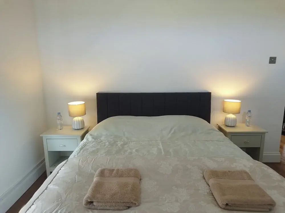 Old School House-2 Bedroom-sleeps 6-large Garden