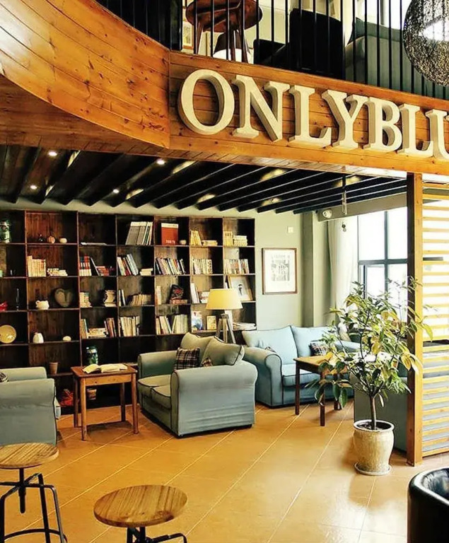 Sanya Onlyblue Art inn
