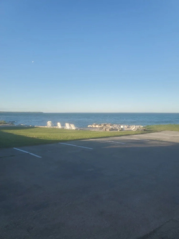 Bayview Lakefront Motel