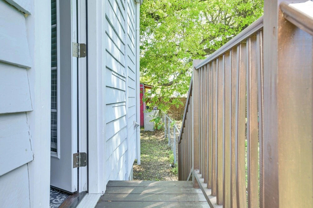 Walk to River & Nola Ferry: Algiers Point Home