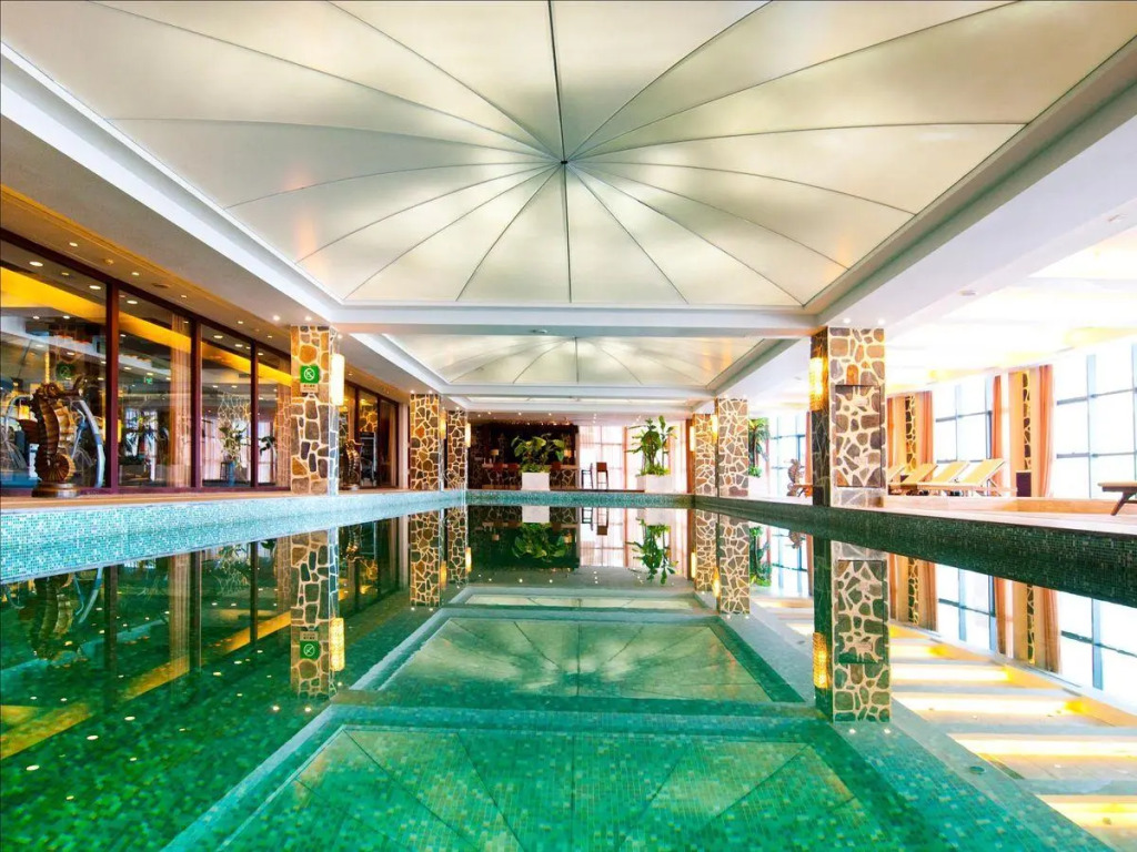 Hangzhou Linan Wonderland Hotel