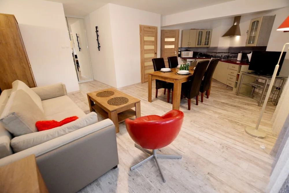 Golden Sun Apartments - Port