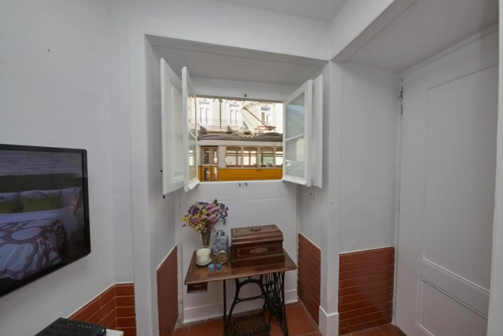 Lx Factory Apartment! HIP area - Outside terrace - Fully renovated