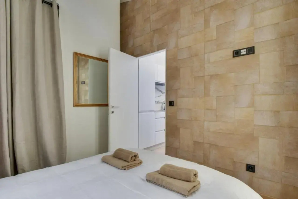 141-Suite Klein, townhouse style APT, Marais, Paris