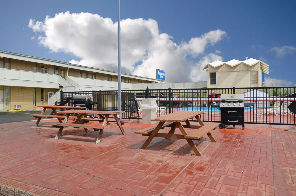 Alamo Inn & Suites