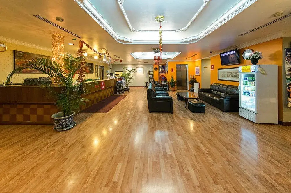 OYO 111 Hotel China Town Inn