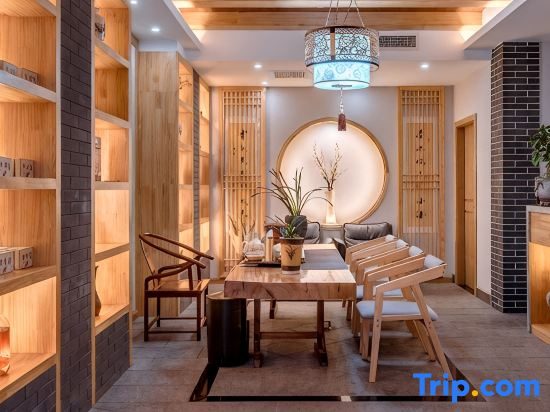 Yueqi Rongshe Hostel