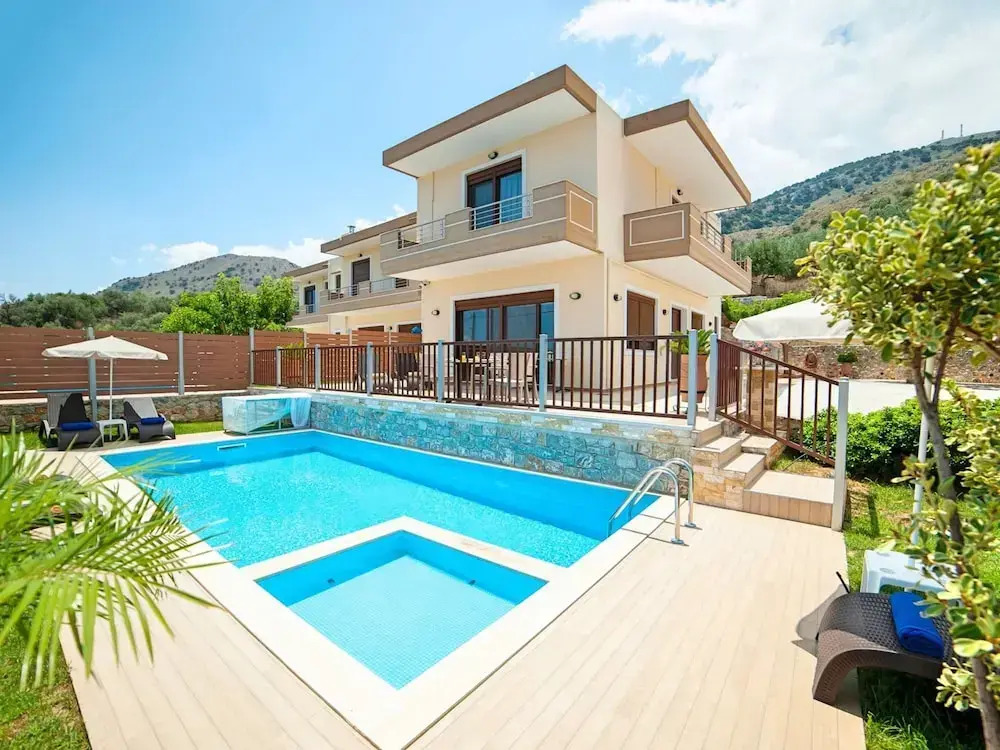3 Villas Next to Each Other with Pool & Sea View