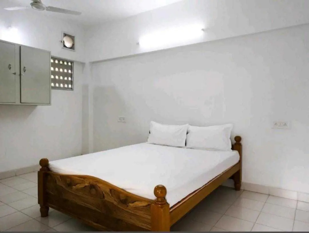 SPOT ON 70133 Shappy Inn Koyambedu