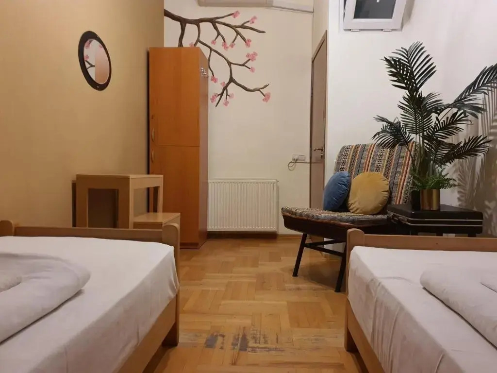 Envoy Hostel and Tours