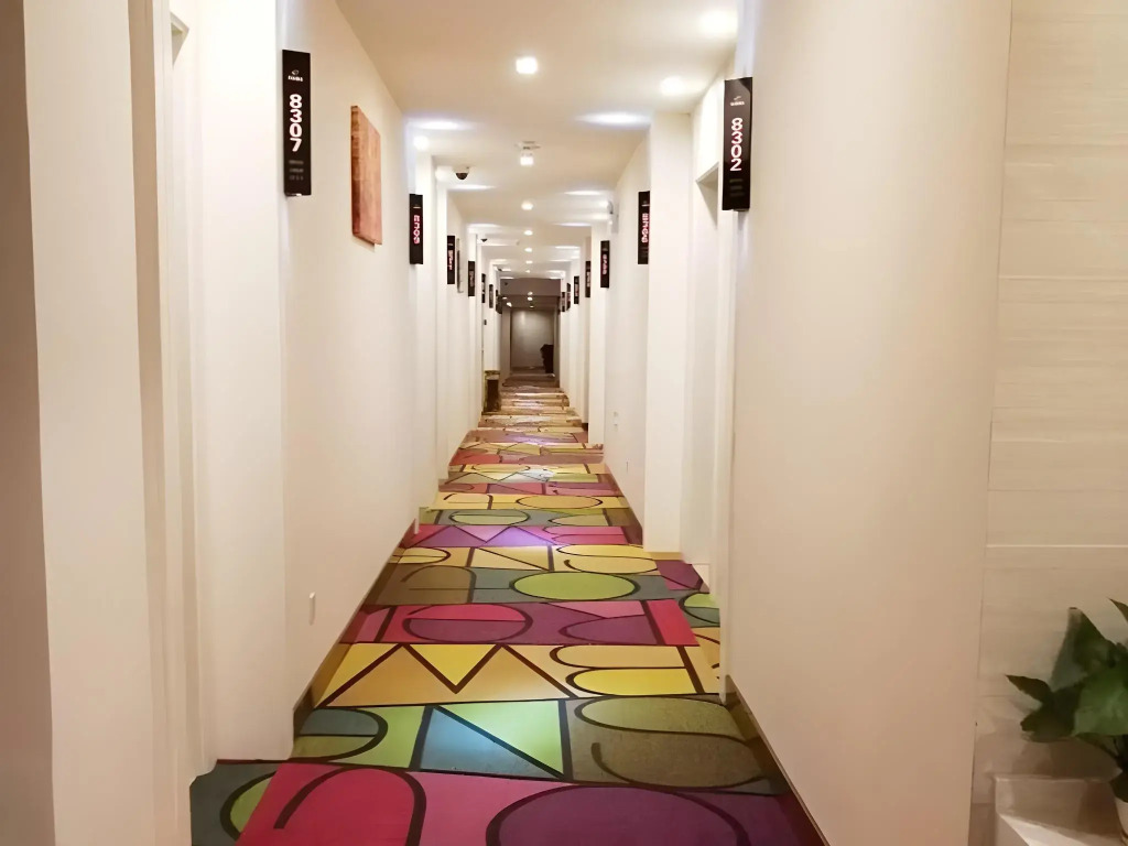 Shell Shanghai Baoshan District Tieli Road Subway Station Tiefeng Road Hotel