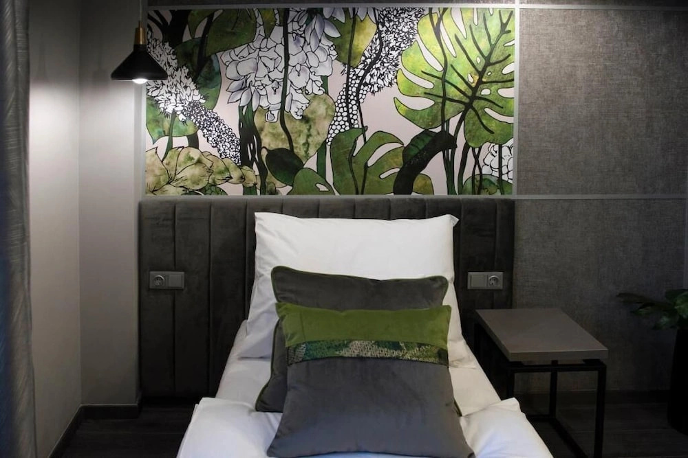 Central Passage Hotel