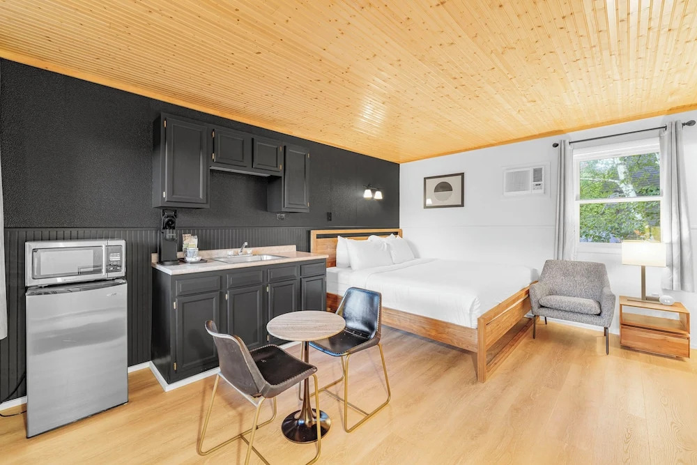 Placid Bay Hotel