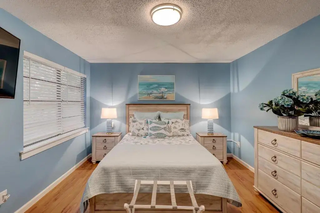 #61 Beautiful Condo Ideal Location 2BDR/2 Parkings