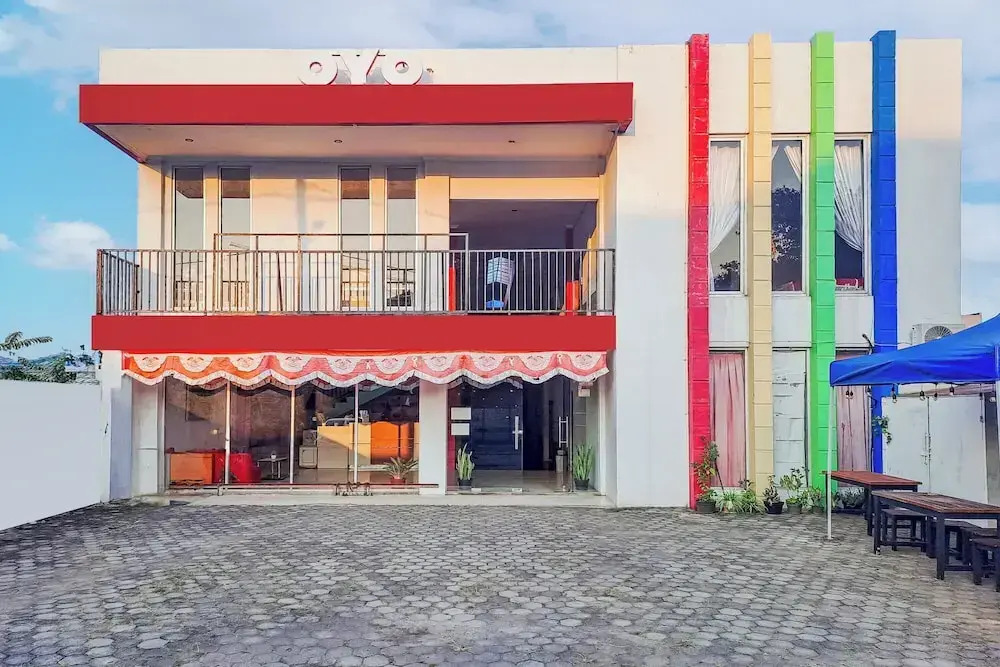 Hotel O Enggal Near Gor Saburai Formerly Hotel Pelangi