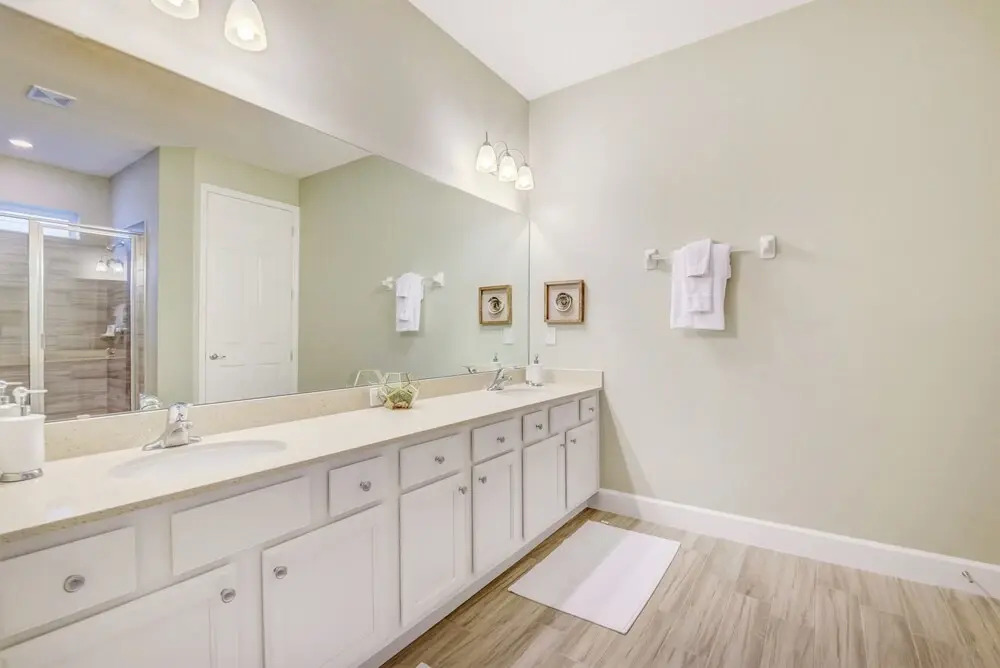 Solterra - 7004 Oak Wood Street