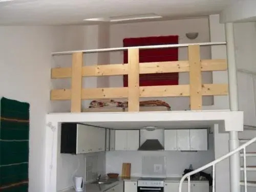Ulitsa Treti Mart No 6, Top floor