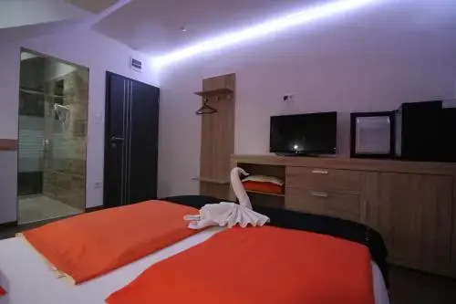 Darázshegyi Panzió és Faházak - Panzió épület
