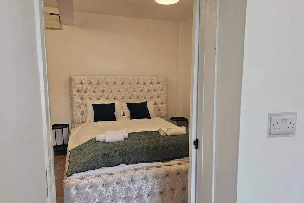 Charming and Compact Studio in Bridgend