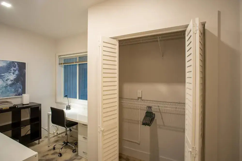 Walk to Wilton Drive - Spacious & Quiet Villa #2 HOT TUB