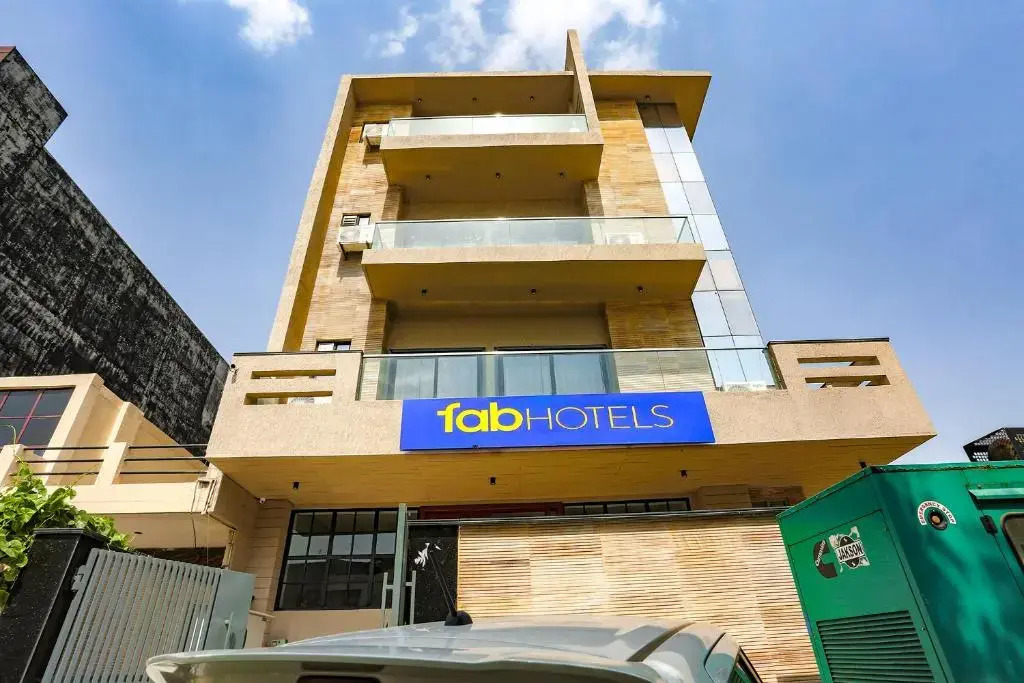 FabExpress Aroma Corporate Suites
