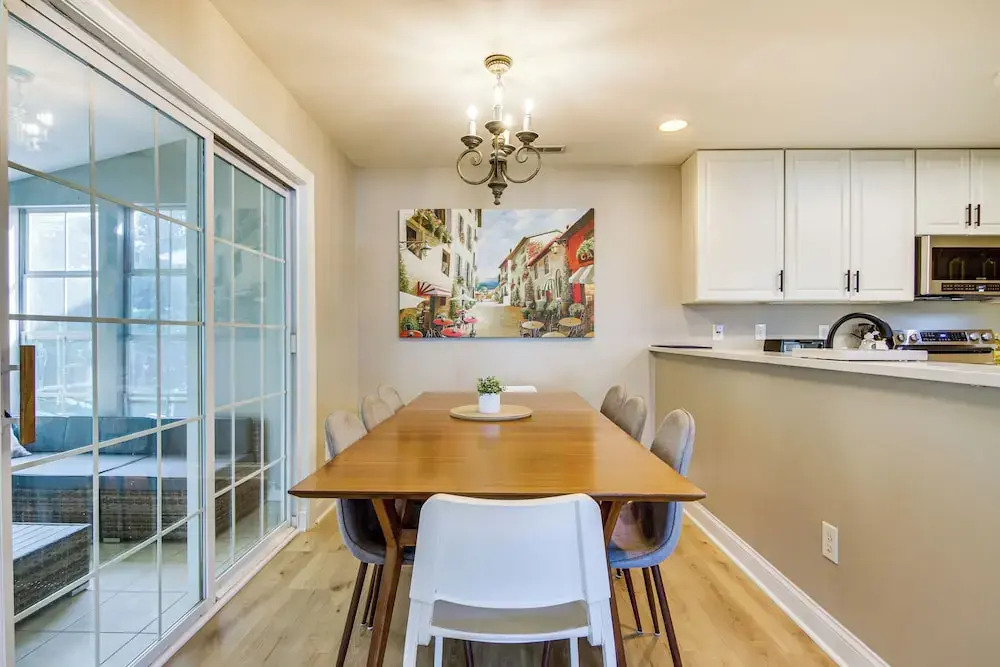 Charming Lewes Townhome w/ Sunroom: 5 Mi to Beach!