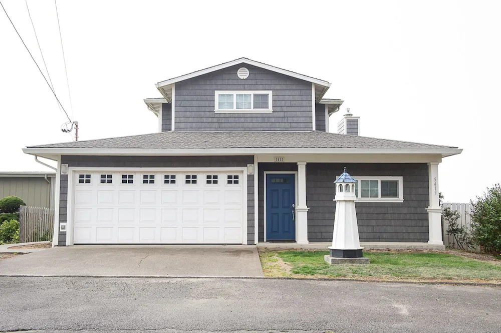 Roads End Light 4 Br home by RedAwning