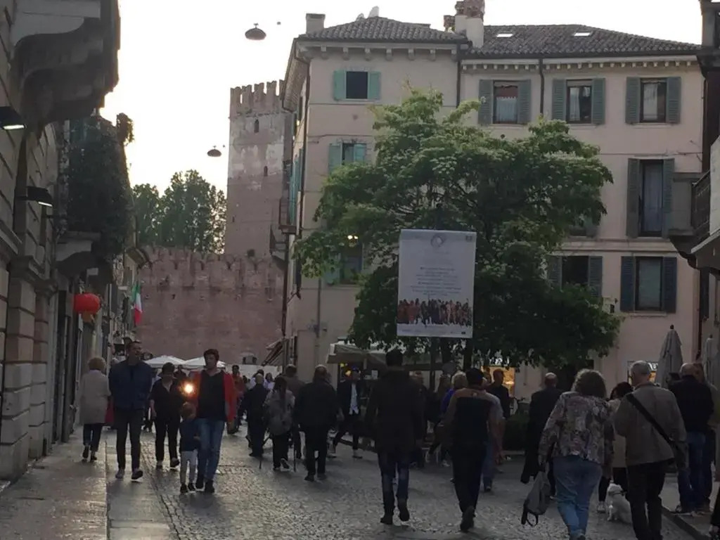 via roma 12 VERONA