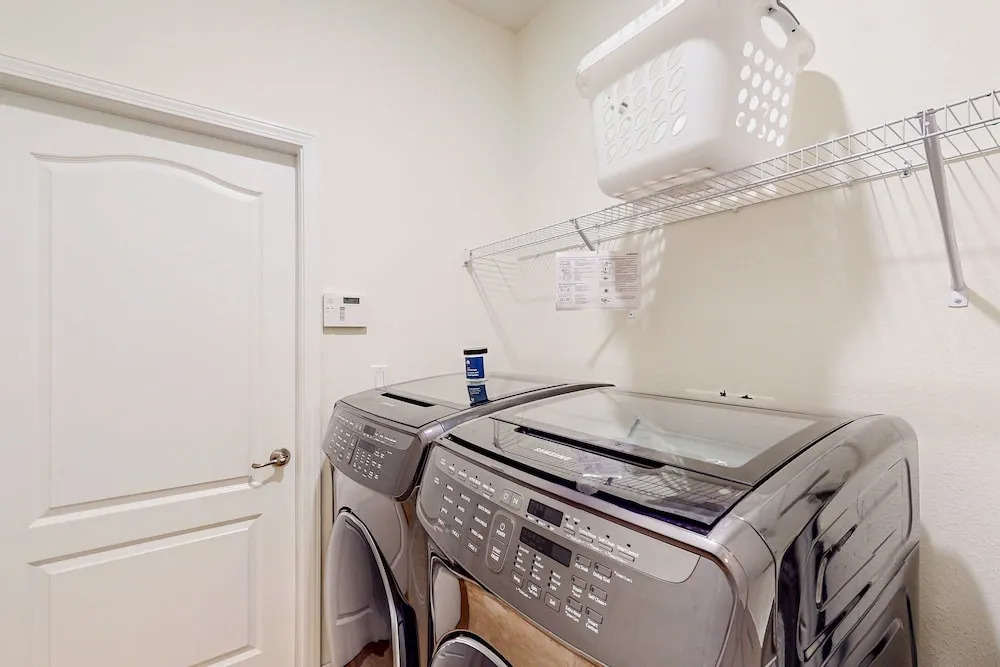 Dog-friendly Home With Tesla EV Charger, Yard, Patio, Grill, AC, & W/D