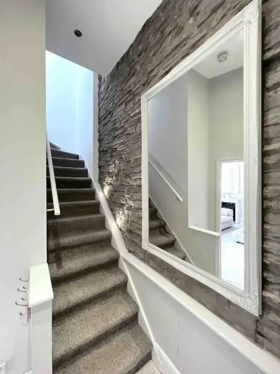 Luxury 3 Bedroom Penthouse w Massive Roof Terrace