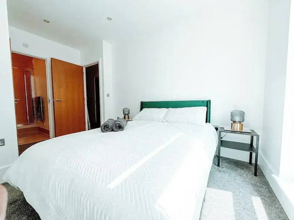 Londonaprt/sleeps6/gym/waterfront/wifi