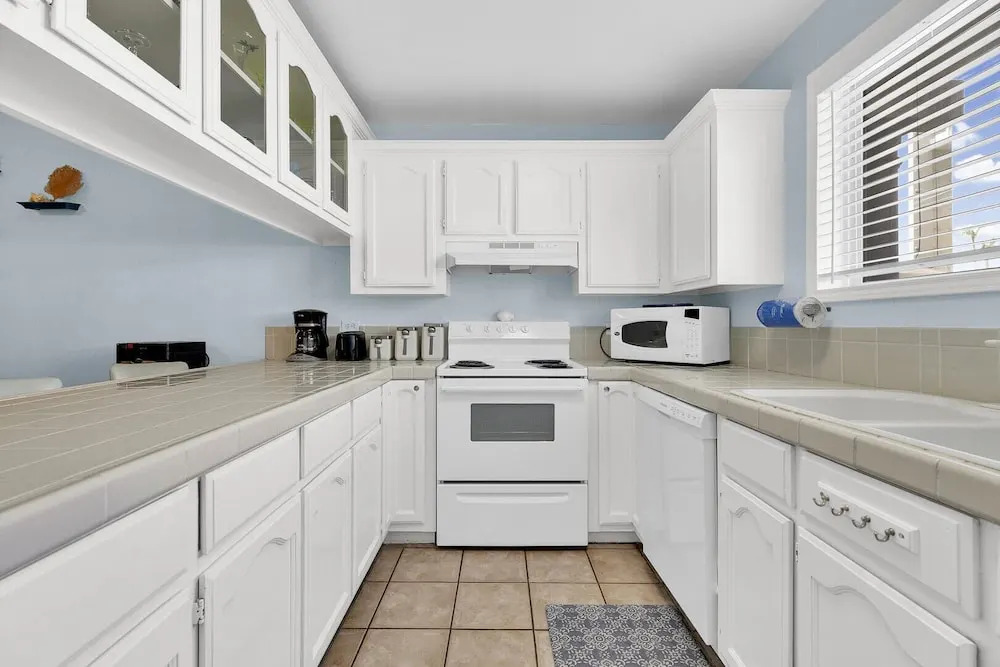 2-story Condo Next to Beach w/ Ocean Views!