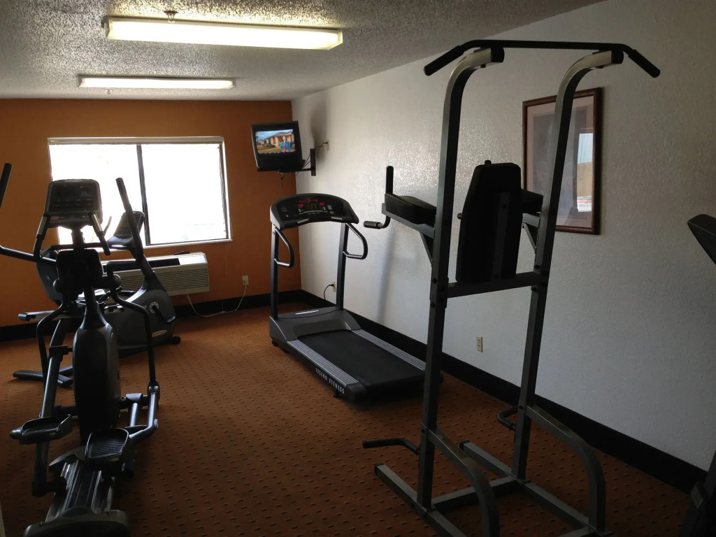 Brentwood Inn & Suites