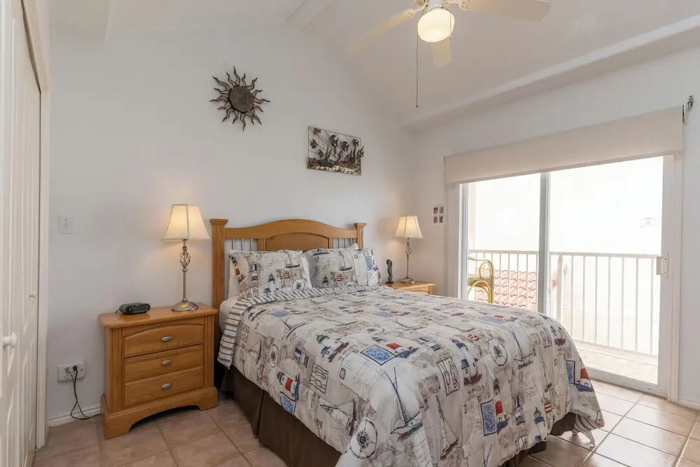 2-story Condo Next to Beach w/ Ocean Views!