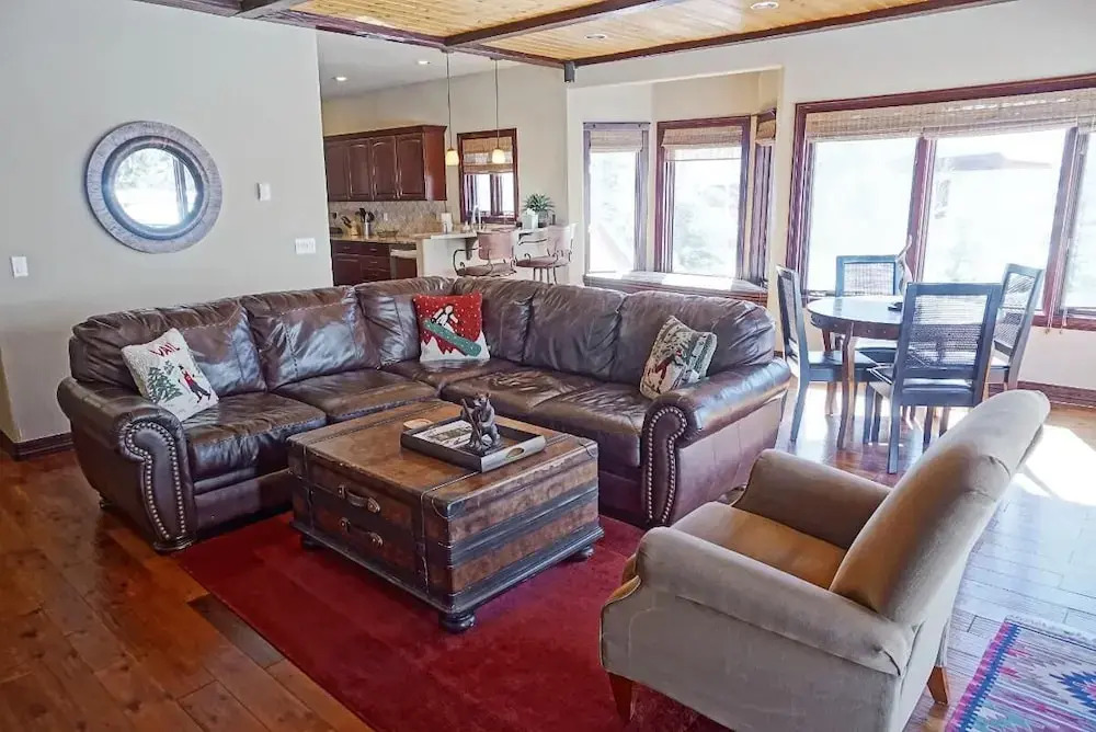 2095 Vermont Rd W - 5 Br Home