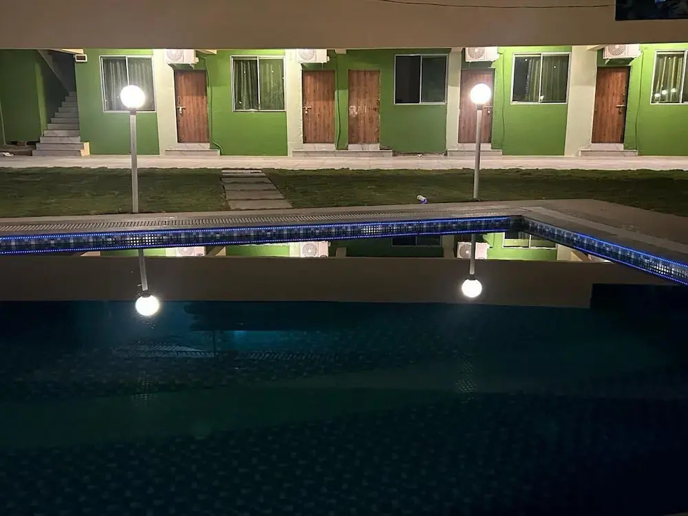 Redwings Resort