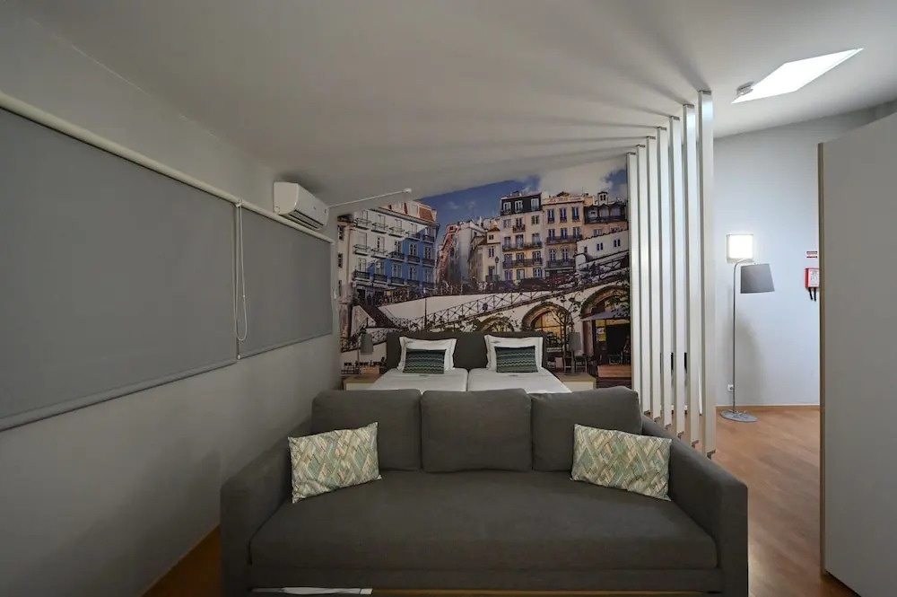 Famous Crows Lisbon Suites