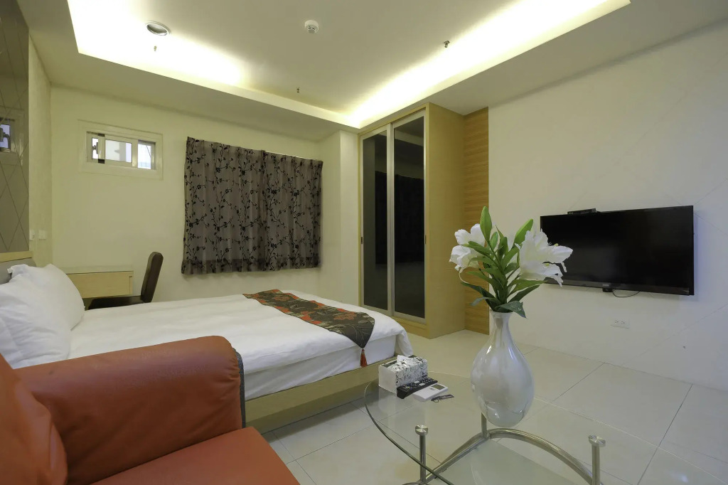 LJ Hotel