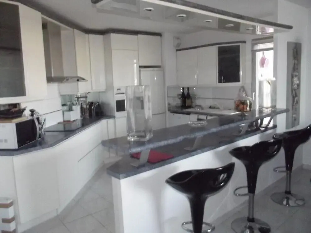 Appartement vue panoramique avec piscine pour 6 personnes à Nice quartier Pessicart