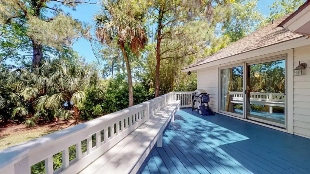 15 Promontory Ct