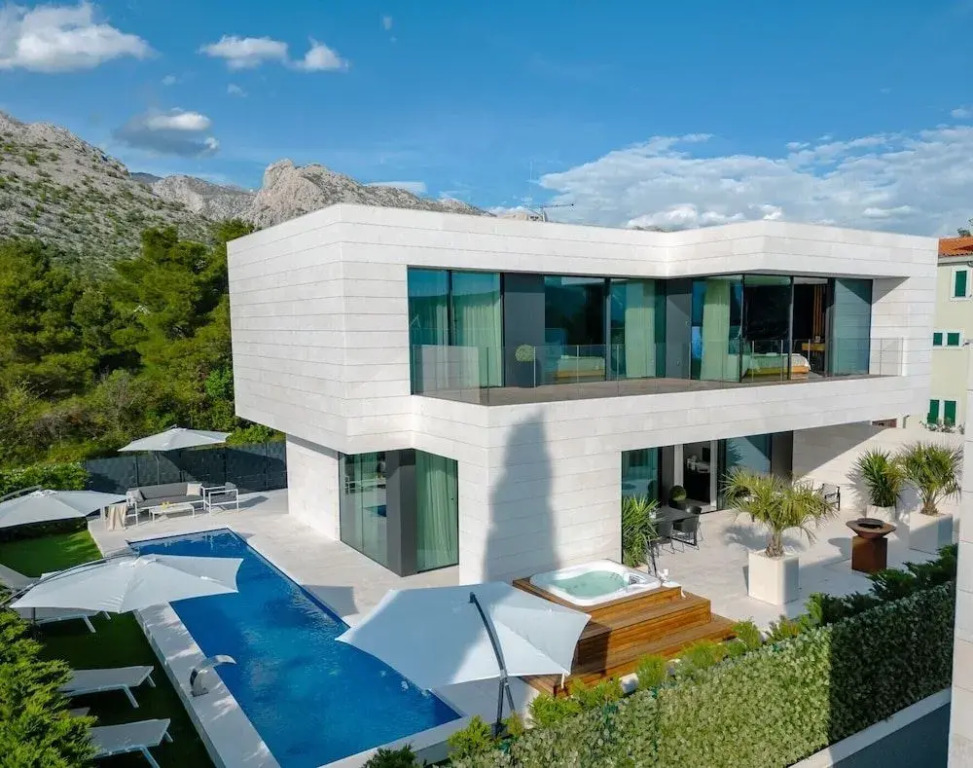 5-Star Villa Calma I with Heated Pool, Jacuzzi, Sea and Palm Tree Garden